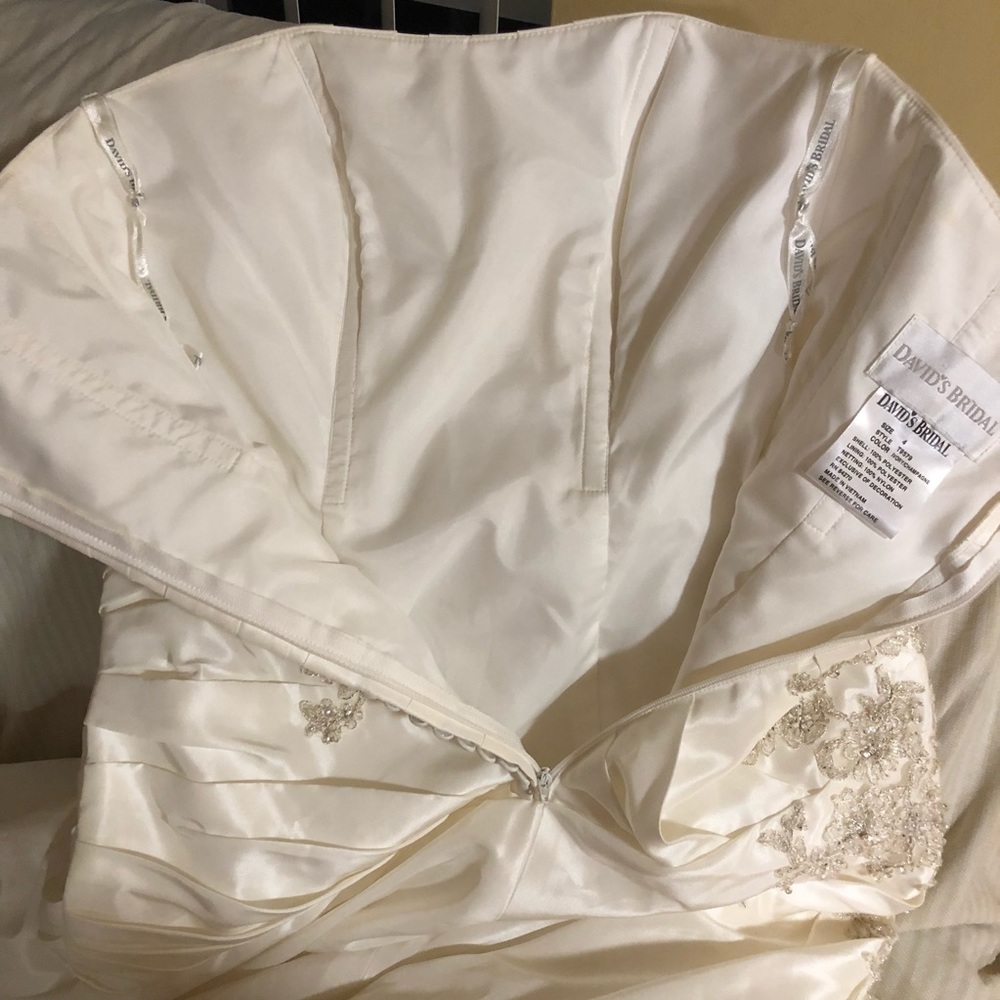 Ivory David’s bridal wedding gown 👰🏻 - Picture 6 of 8